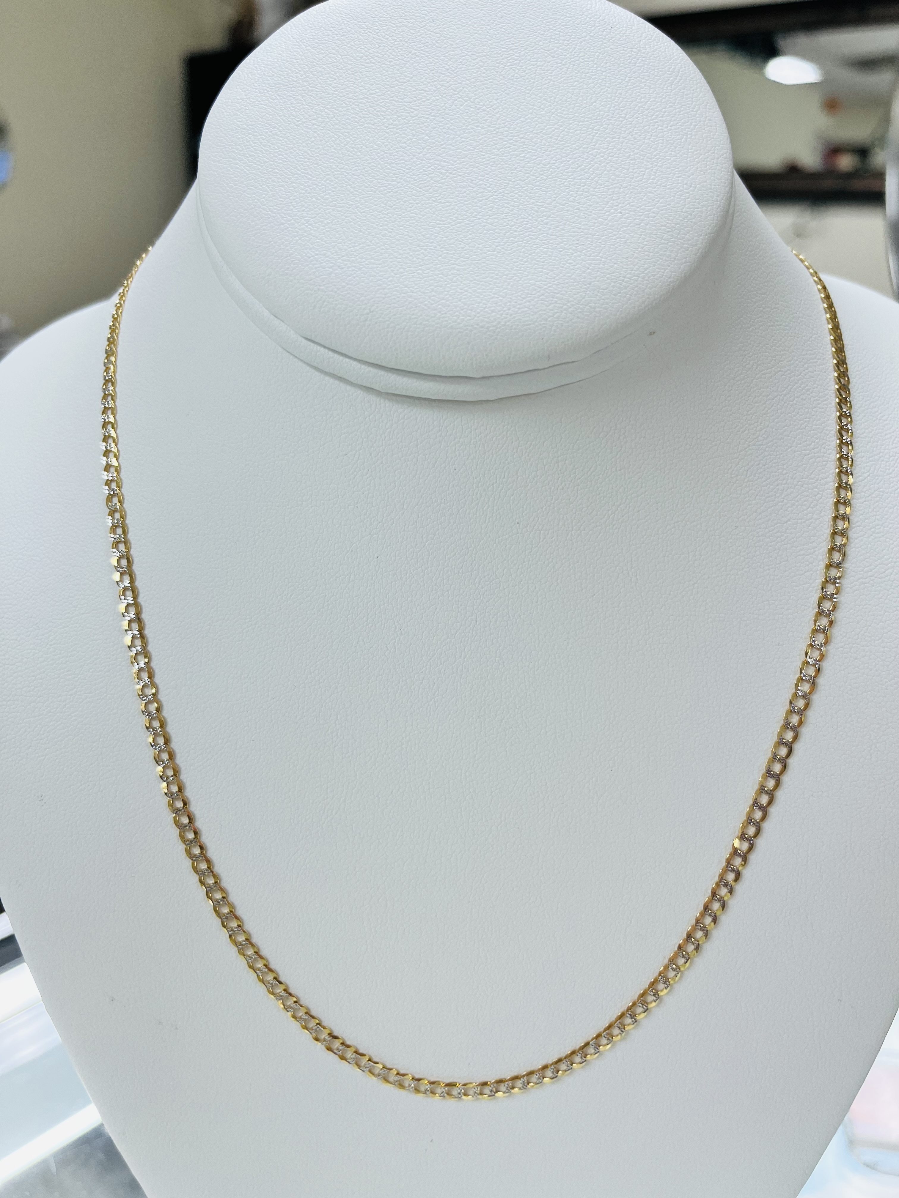 Curb Chain Link Necklace (10 mm) in Solid 10K Gold - Yellow Gold